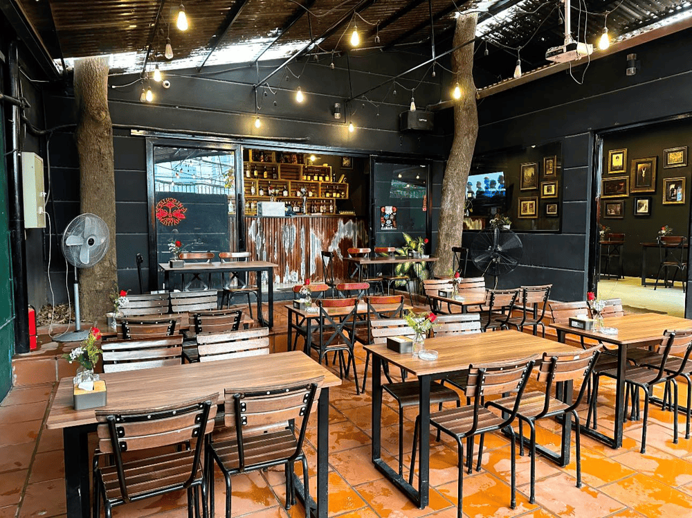 Mischief & Mayhem Burgers is a fun, quirky burger joint with a youthful, dynamic atmosphere, perfect for gathering with friends (Source: Mischief & Mayhem Burgers)